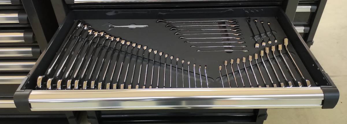 carrelli porta attrezzi con ruote