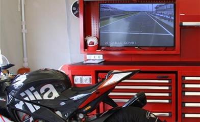 Attrezzatura per officina moto: includi anche arredi di qualità