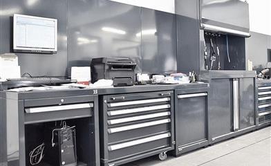 Banconi da lavoro industriali per linee di produzione e montaggio