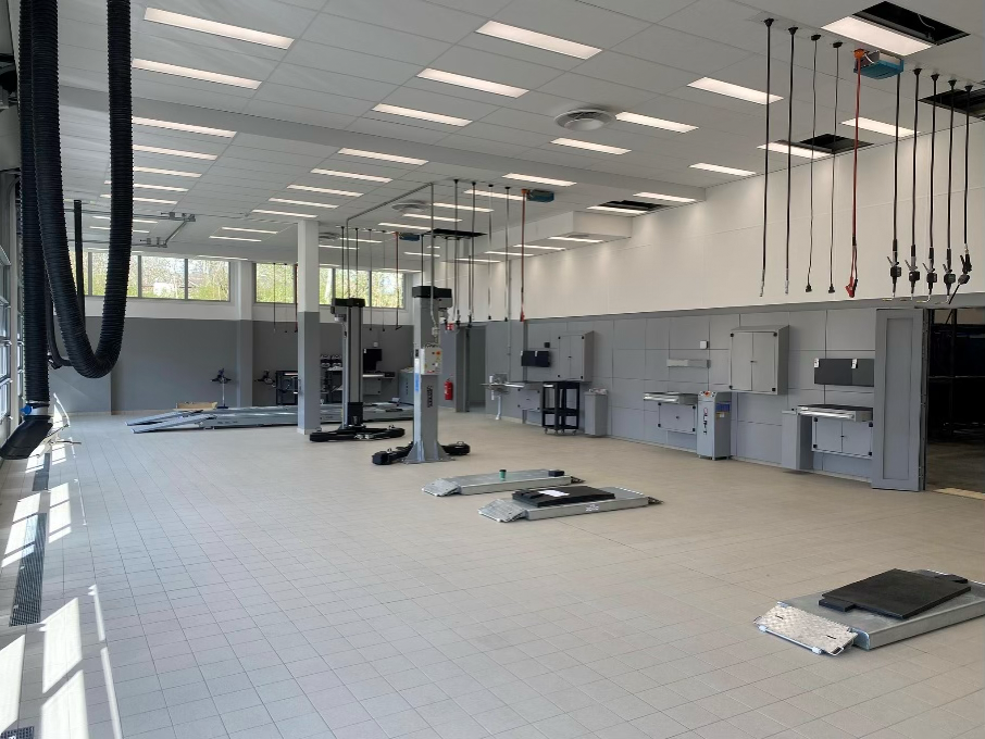 DEA Werkstatteinrichtung für Volvo VPS: sauberer Aufbau, ergonomische Module und hochwertiges Design